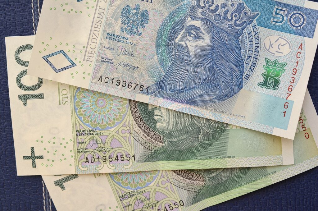 Nowe polskie banknoty z serii Władcy Polski wprowadzone 1 stycznia 1995 roku, prezentujące Jagiełło oraz Kazimierza Wielkiego